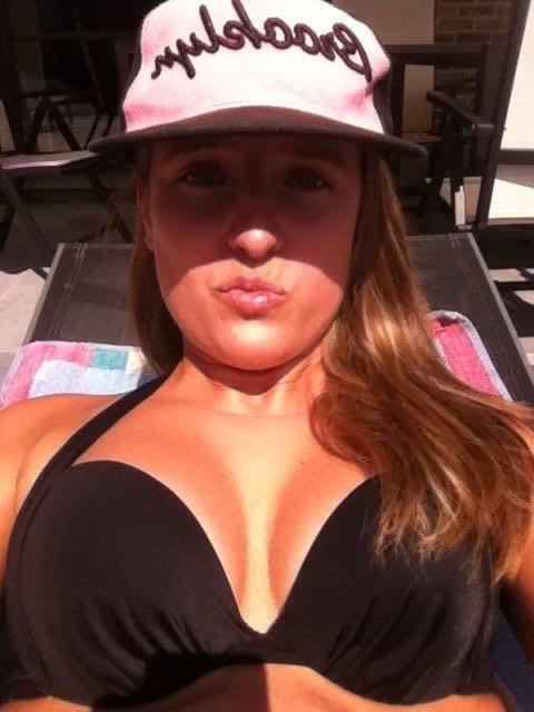 25P Women Wearing Hats 2