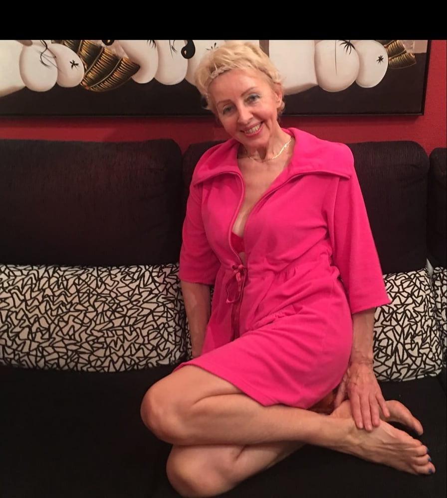 25P GILF BIKINI