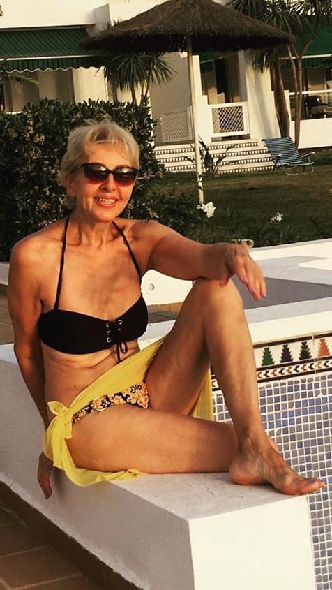 25P GILF BIKINI