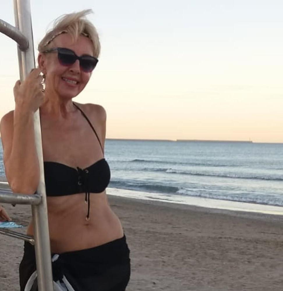25P GILF BIKINI