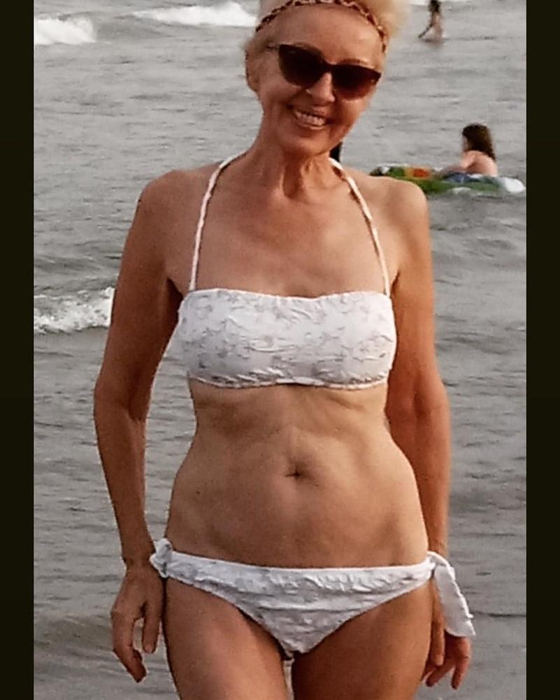 25P GILF BIKINI
