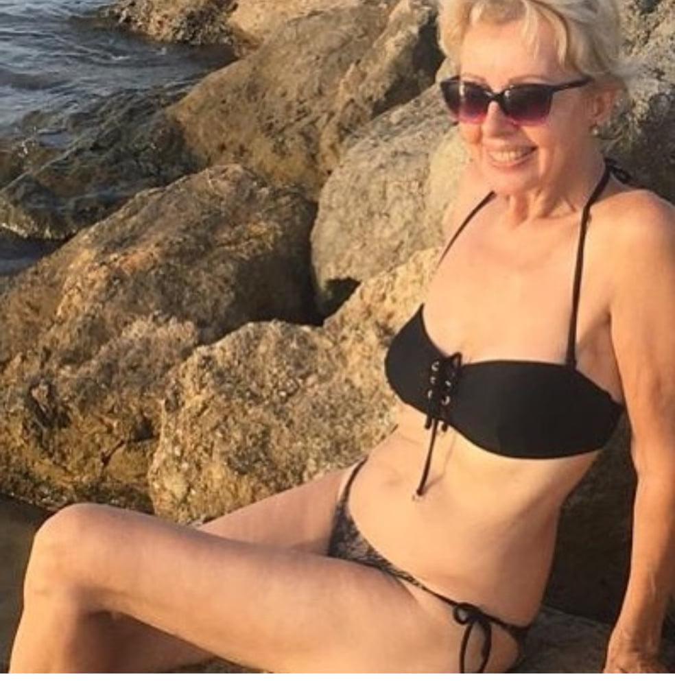 25P GILF BIKINI
