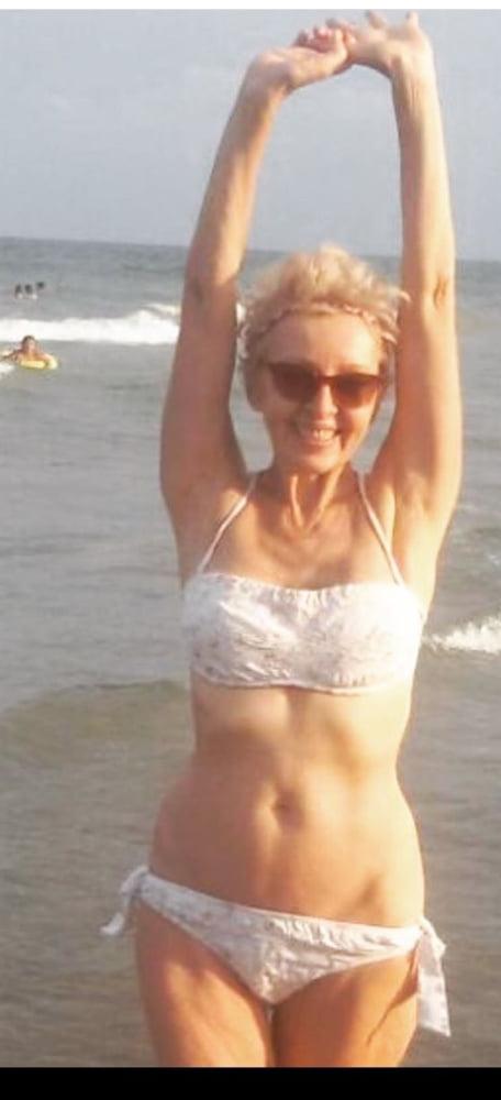 25P GILF BIKINI