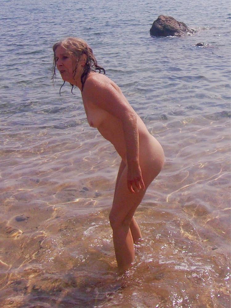 25P More naturist swimming
