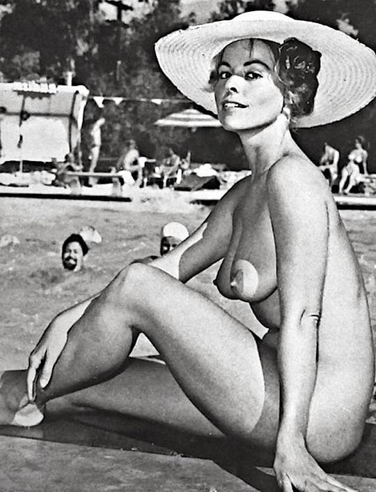 25P Vintage Nudists 24