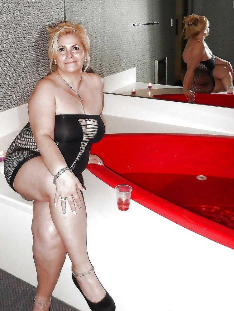 25P From MILF to GILF with Matures in between 284