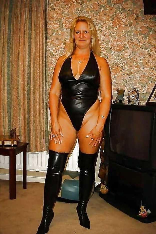 25P From MILF to GILF with Matures in between 284