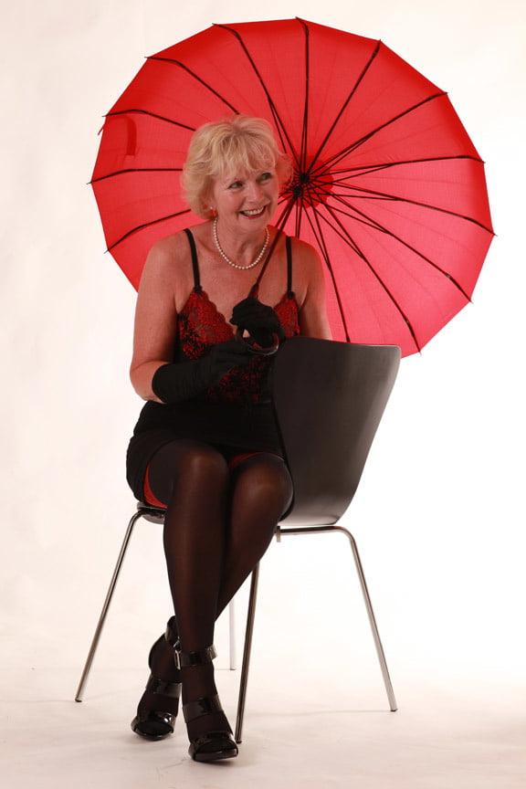 25P Amba, sexy UK GILF Slut