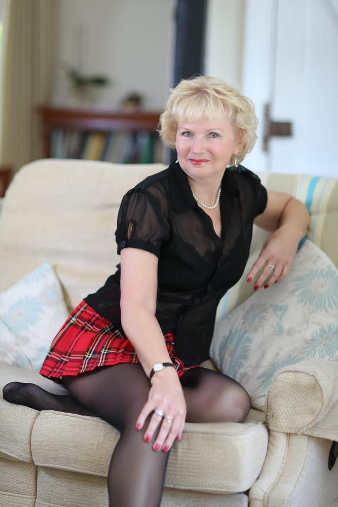 25P Amba, sexy UK GILF Slut
