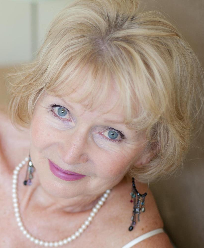 25P Amba, sexy UK GILF Slut