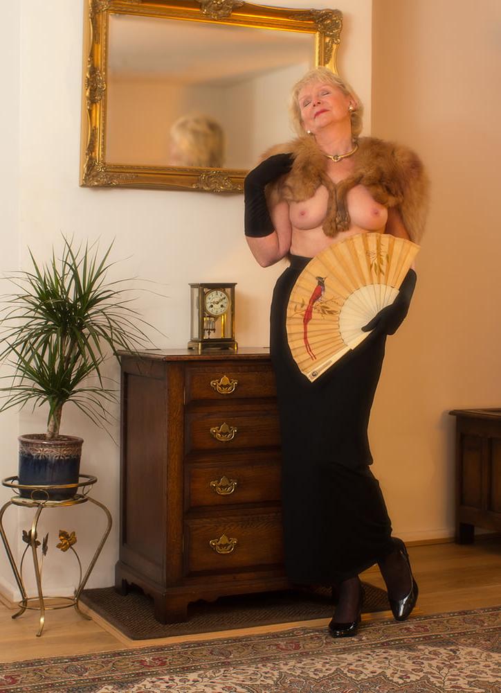 25P Amba, sexy UK GILF Slut