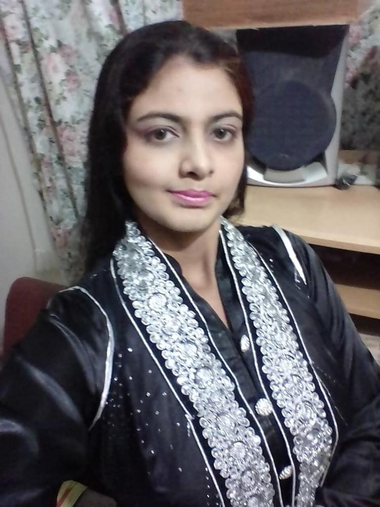 21P Pakistani Peshwari Bhabhi with big melons