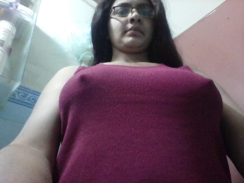 21P Pakistani Peshwari Bhabhi with big melons