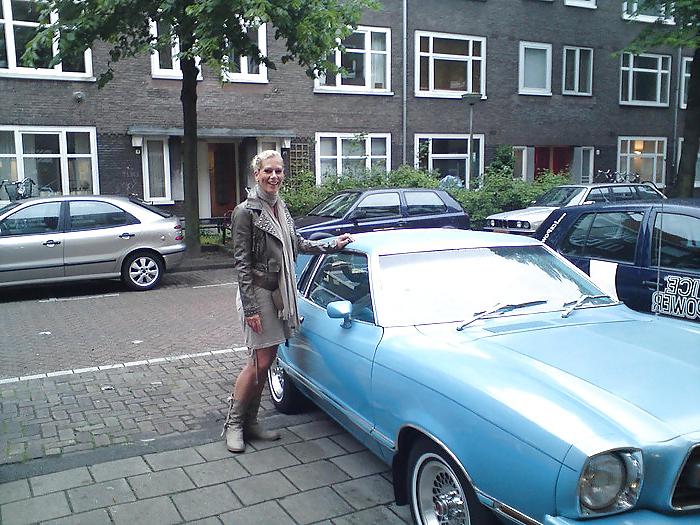 25P Mature mom Josje