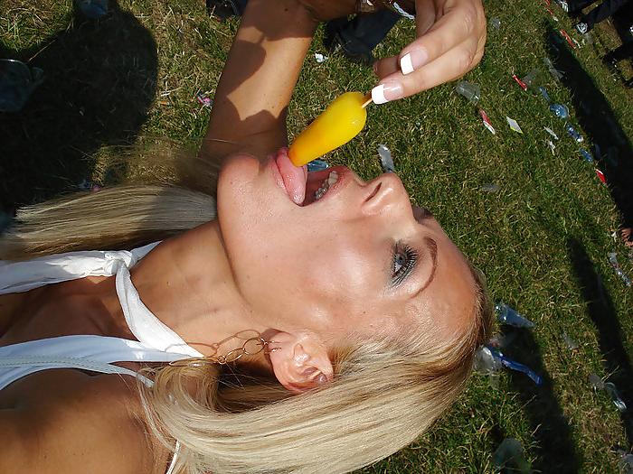 25P Mature mom Josje