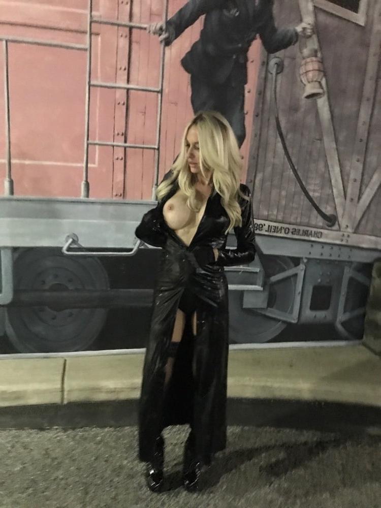 25P Fit as fuck blonde MILF with big fake tits