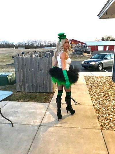 25P Fit as fuck blonde MILF with big fake tits