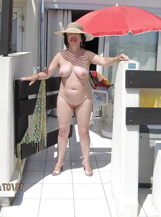 22P GILFS AND MILFS 32
