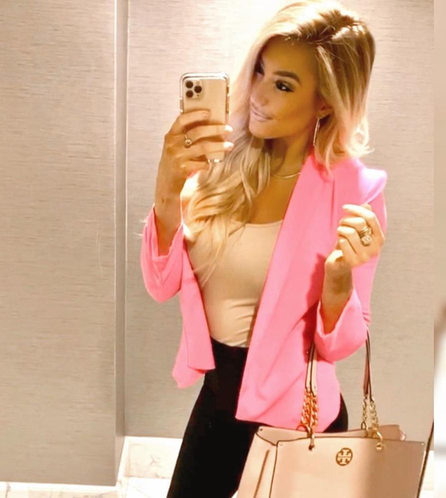25P NN BLONDE POSING