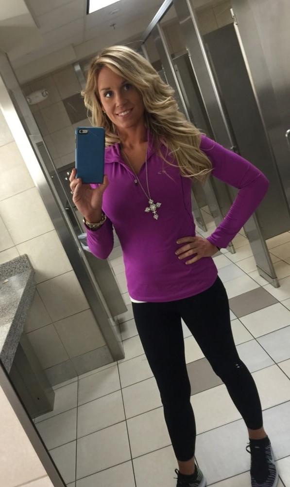 25P Beautiful Wholesome Blonde Big Saggy Natural Tits - Fit Body