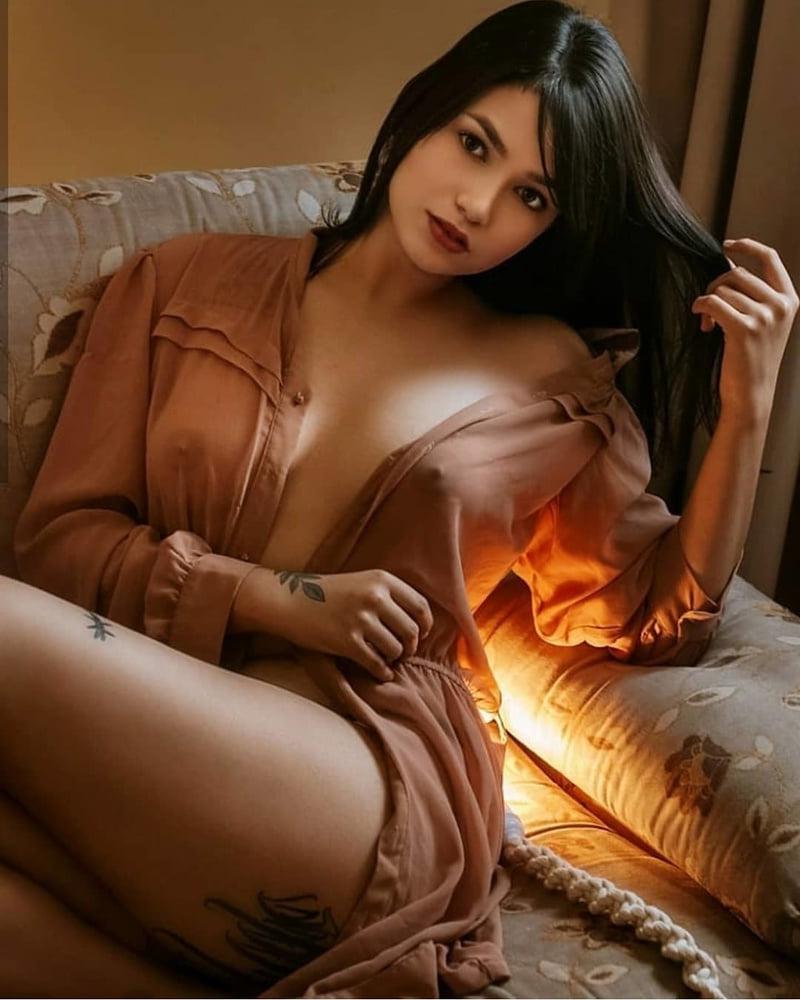 25P braless girls big tits and small tits hard nipples