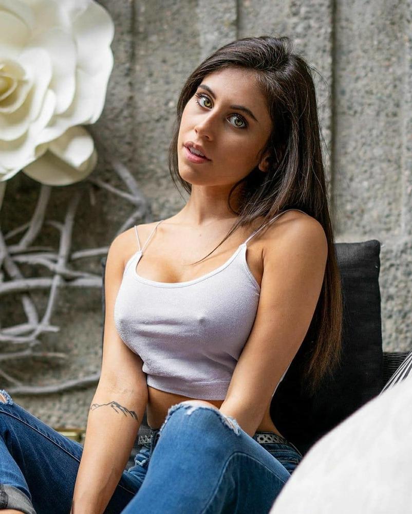 25P braless girls big tits and small tits hard nipples