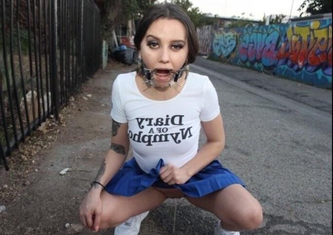 25P Submissive Brunette