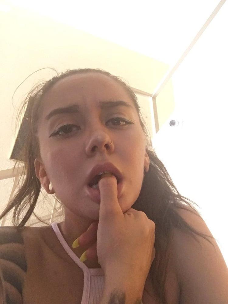 25P Submissive Brunette