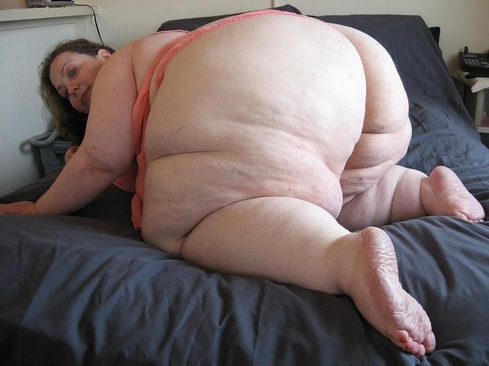 25P Mature meaty mom's mega ass