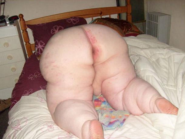 25P Mature meaty mom's mega ass