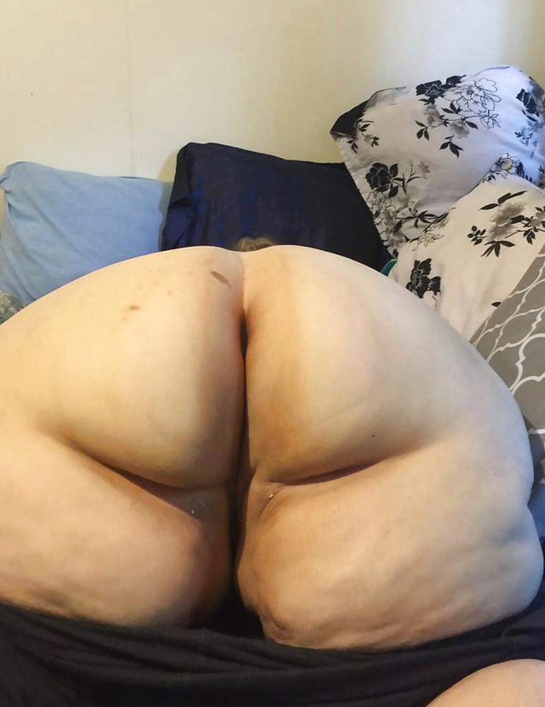 25P Mature meaty mom's mega ass
