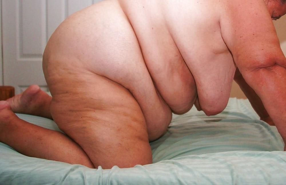 25P Mature meaty mom's mega ass
