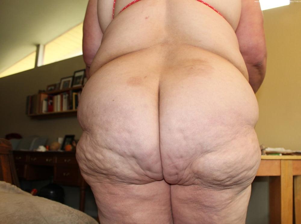 25P Mature meaty mom's mega ass