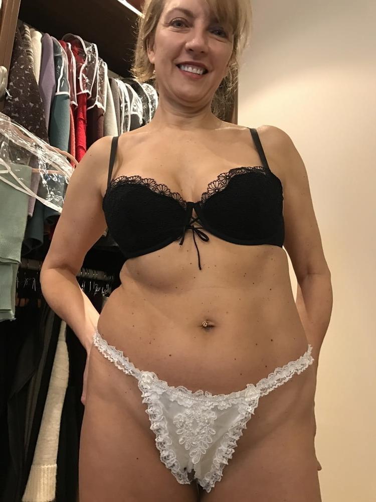 25P Milfs - Posing 70