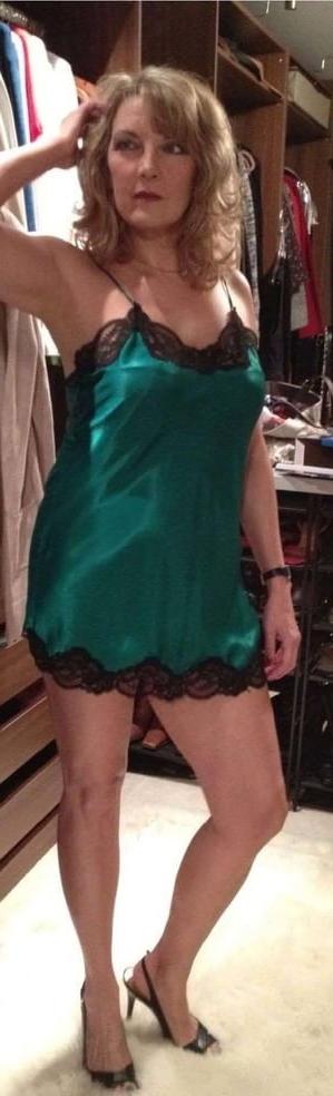 25P Milfs - Posing 69