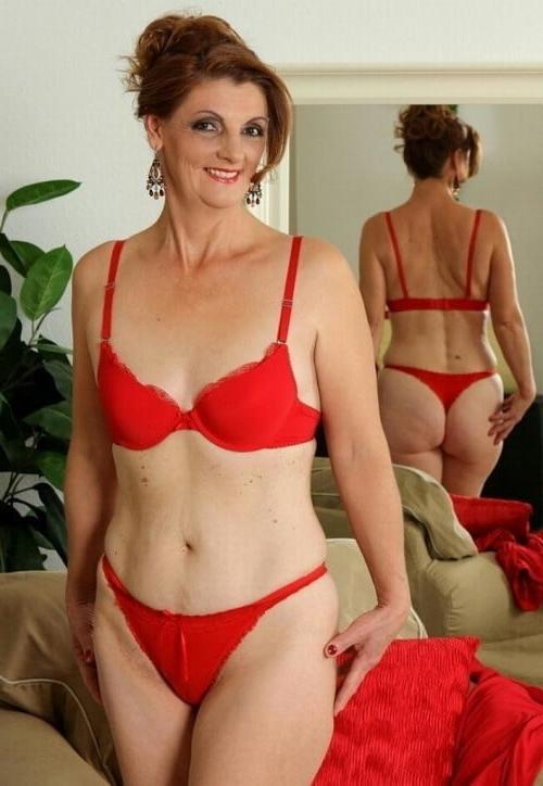 25P Hot GILF 18