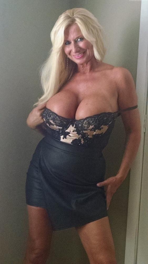 25P Hot GILF 17