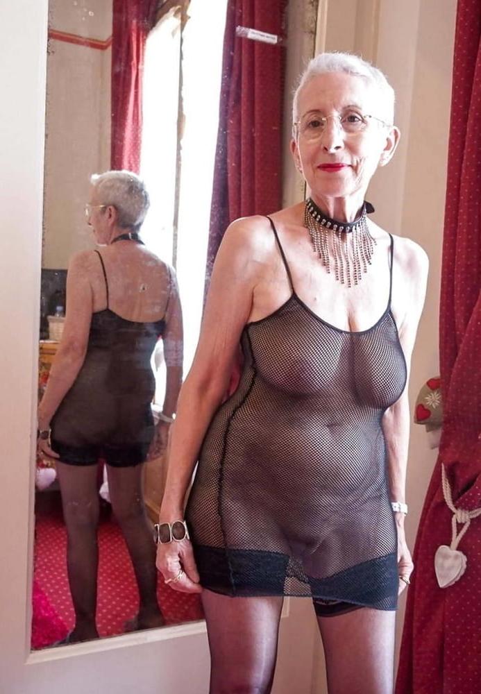 25P Hot GILF 17