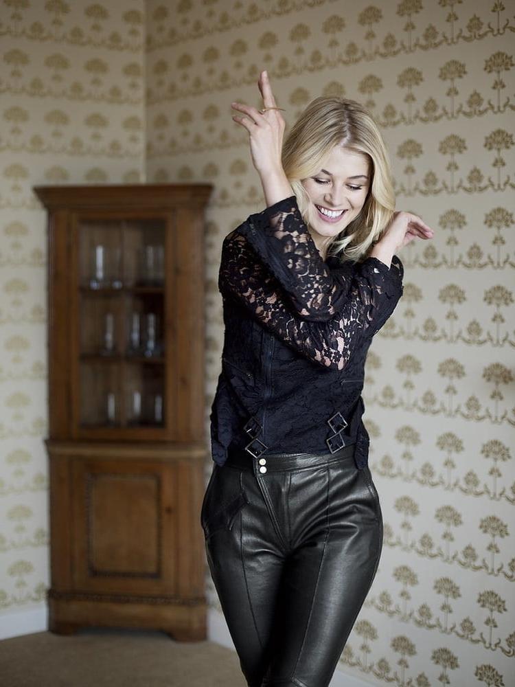 25P Celebrity Hot 250 - #139 Rosamund Pike
