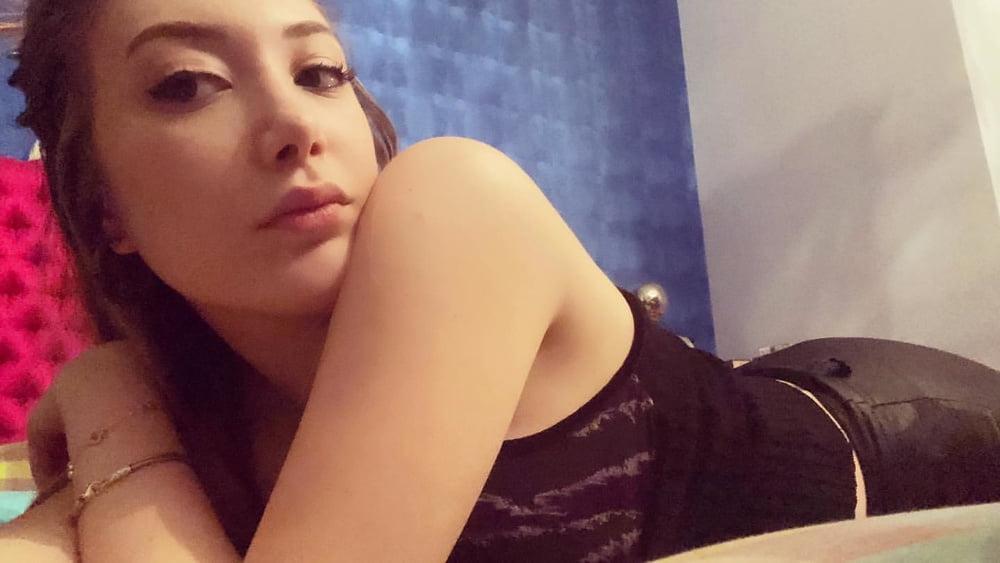 25P Yasmin Erbil Turkish  Sexy Blonde Celebrity Girl
