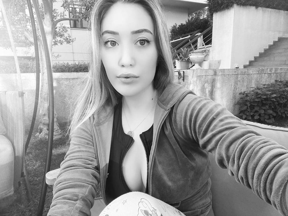 25P Yasmin Erbil Turkish  Sexy Blonde Celebrity Girl