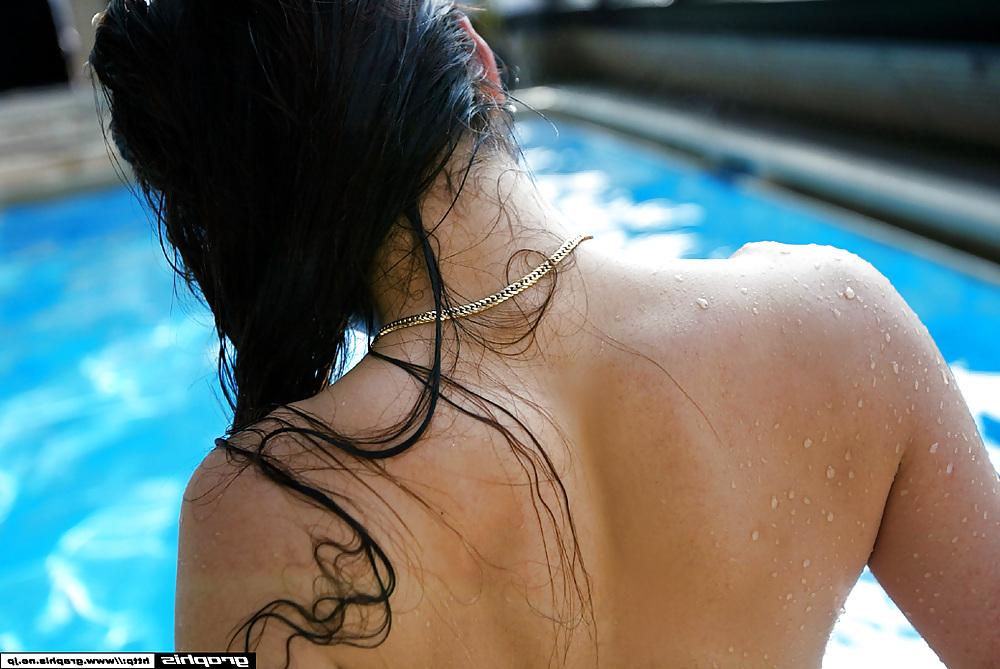 25P Kana Niina - Swimming Pool