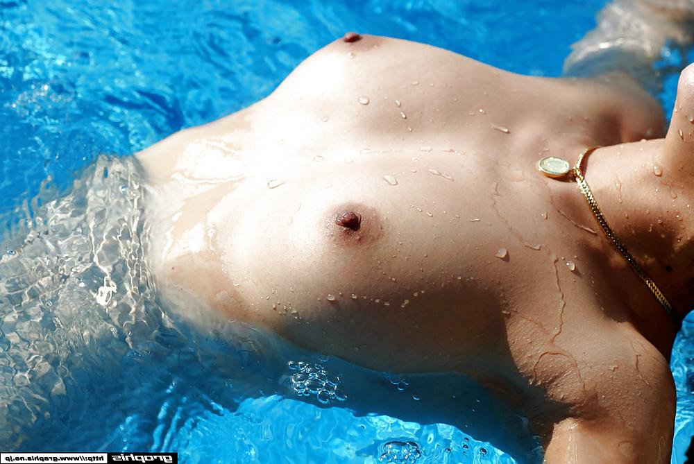 25P Kana Niina - Swimming Pool