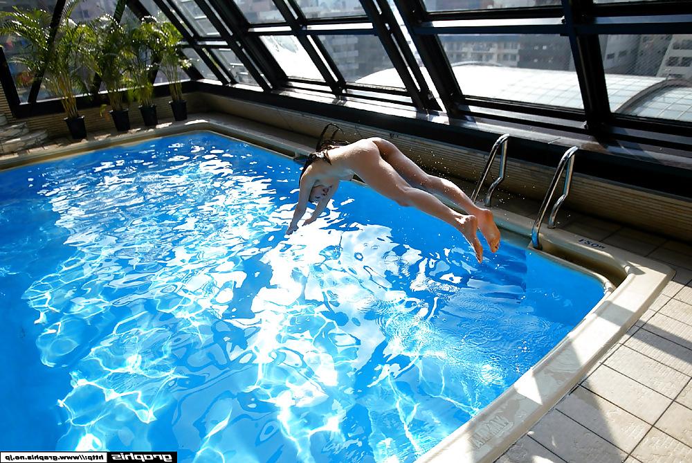 25P Kana Niina - Swimming Pool