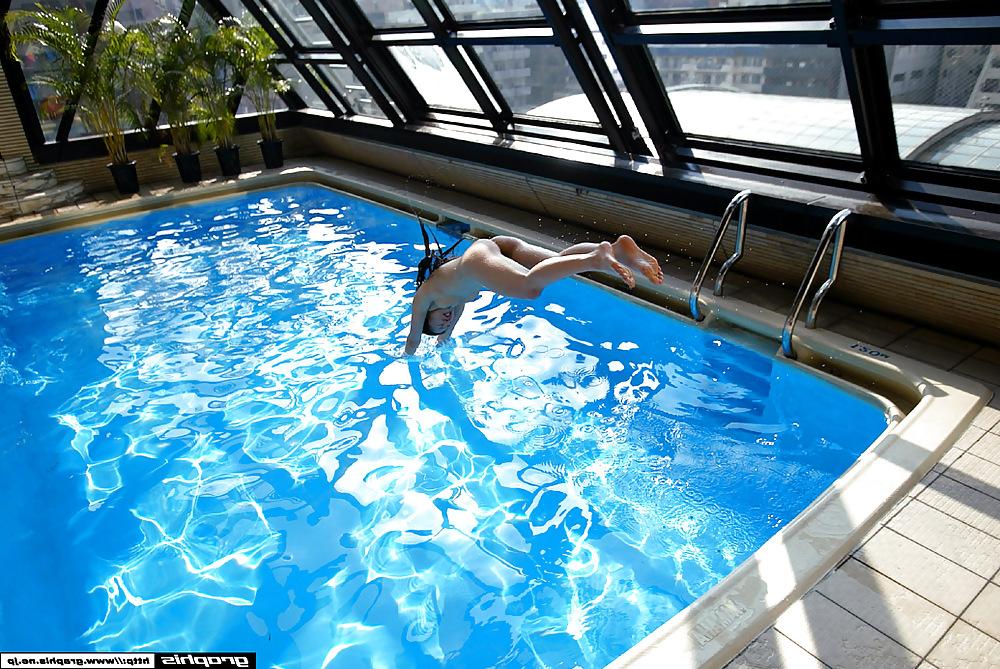 25P Kana Niina - Swimming Pool