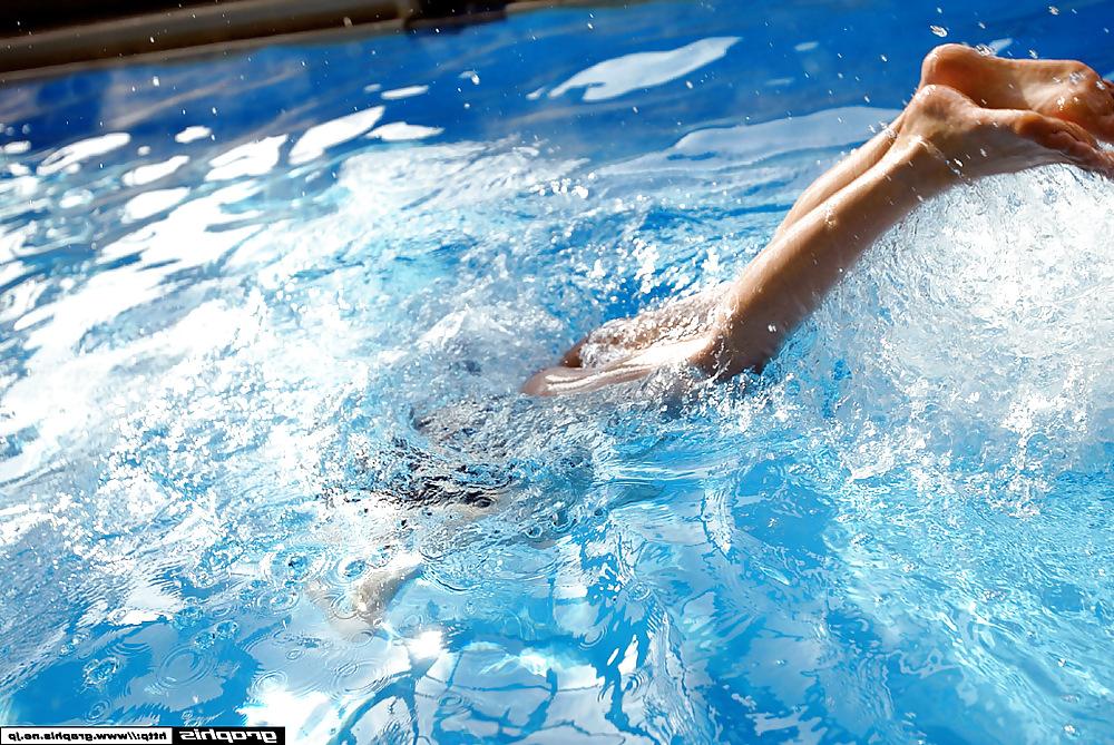 25P Kana Niina - Swimming Pool