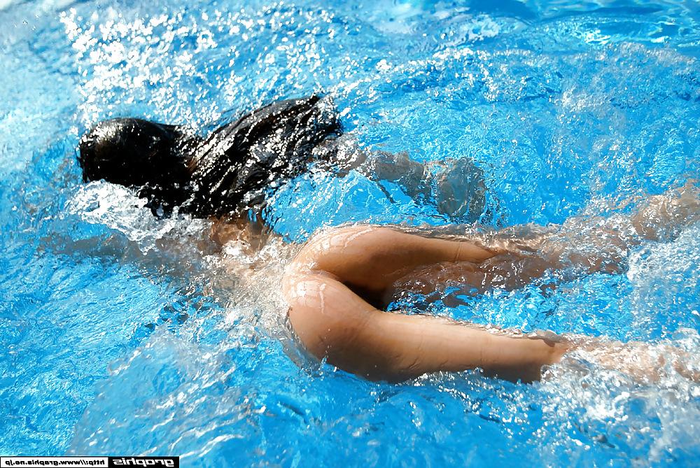 25P Kana Niina - Swimming Pool