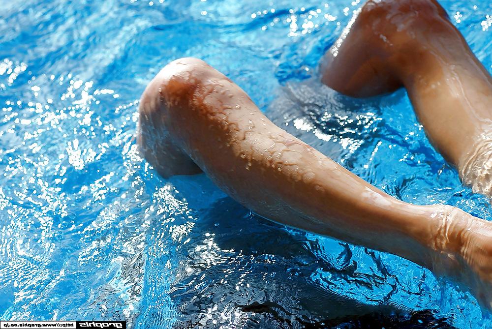25P Kana Niina - Swimming Pool