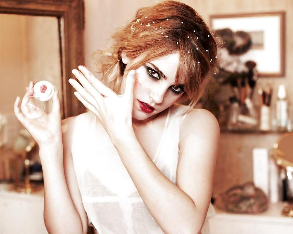 25P Favoret Emma Watson Pics