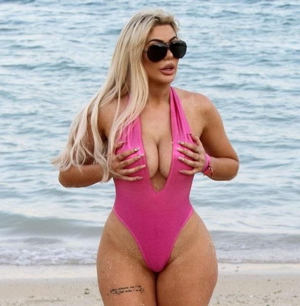 25P On the beach &amp; by the pool 2